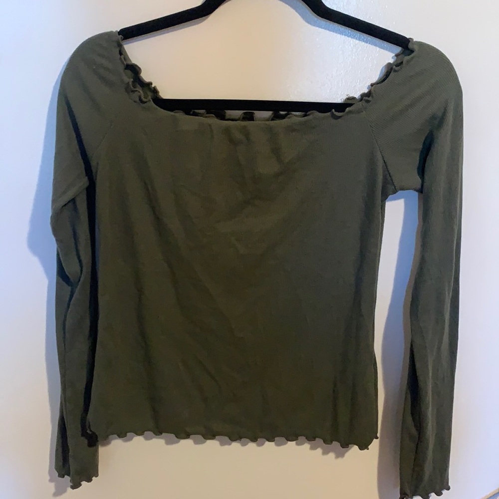 Off-Shoulder Top.